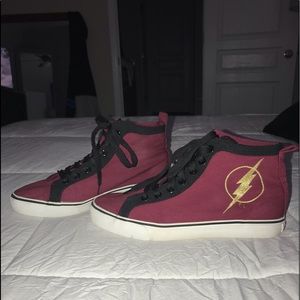 DC COMICS "THE FLASH" HIGH TOP SNEAKERS